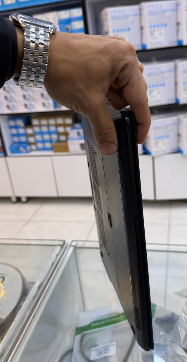 حاسبة للبيع 7450 DELL
مواصفاتها
رام 4GB
هارد 256GB SSD من شركة سامسونك
معالج core i5-5300U
الهيرتز 2.30
كيبورد ضوئي 
شاشة 180 درجة
السعر 250 الف
مكاني النجف حي المكرمة شارع مكتب الرشيد قرب شارع الوائلي
رقمي *********** النجف, العراق
