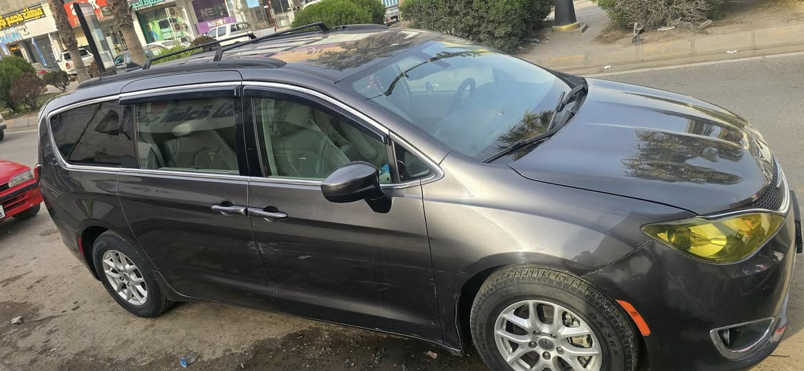 السلام وعليكم فيوجر رقم اربيل خصوصي للبيع او المراوس حسب القناعه ٢٠٢١ داخله كلين هنا بالعراق صارت بيها طخه بالدعاميه وطكت الايرباكات وموضح اكو رصعات  بالبنيد ونشخطت بالباب موضح بالصوره السياره مابيها قطره صبغ بوب كهرباء  بردات بلادي فرس وسطي كشنات سياحي داخل عسلي هندبريك بصمه اربع ابواب بصمه السعر المطلوب ٢٢٠ واي استفسار ***********
