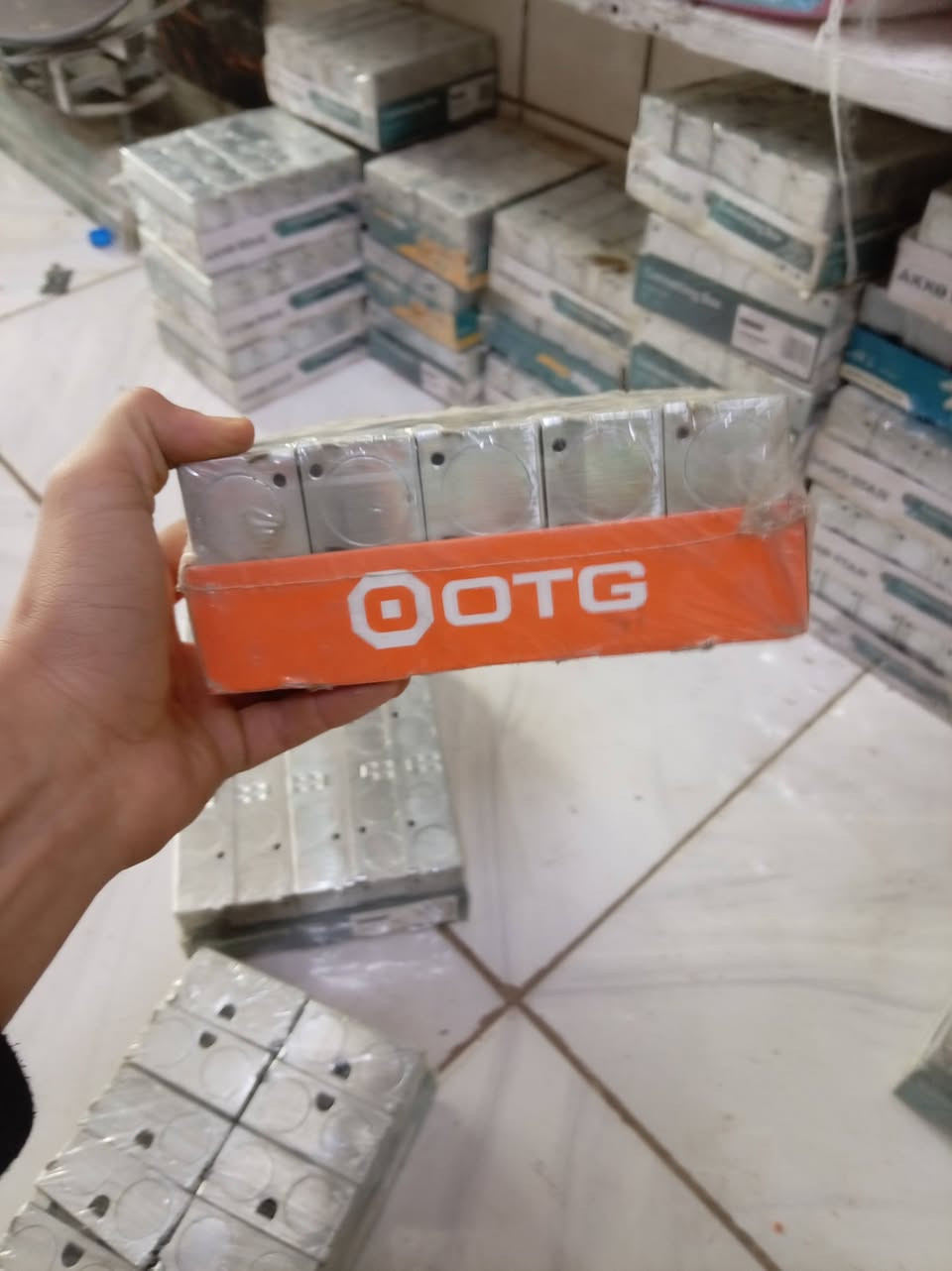 السلام عليكم بوكسات تاسيس دفن  ثلاثي ++ثنأئي++ و تك سعر الكارتون 1.500 الف ونص الثقيل الثقيل  نوعيه ممتازه  
*********** لتواصل
