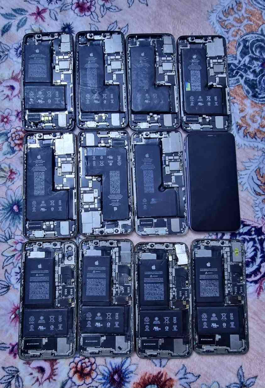 ايفونات عدد 13 البيع فحم لتسئلني شبيهم وماابيع مفرد رقمي وخاص موجود السعر 350 الف
بغداد / مدينة الصدر/***********
