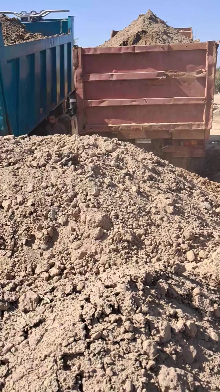 السلام عليكم يوجد تراب درجة اولى داخل الشوملي وخارج الشوملي
***********
