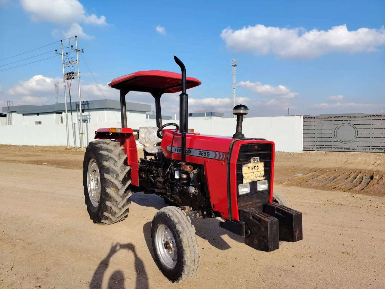 السلام عليكم 
تركتر للبيع موديل 2012 رقم سنويه سليمانيه تريد تحويل تريد وكالة  محرك ما مفتوح 
السعر: 75 ورقة و بيها مجال مكاني كركوك 
الاتصال ***********
