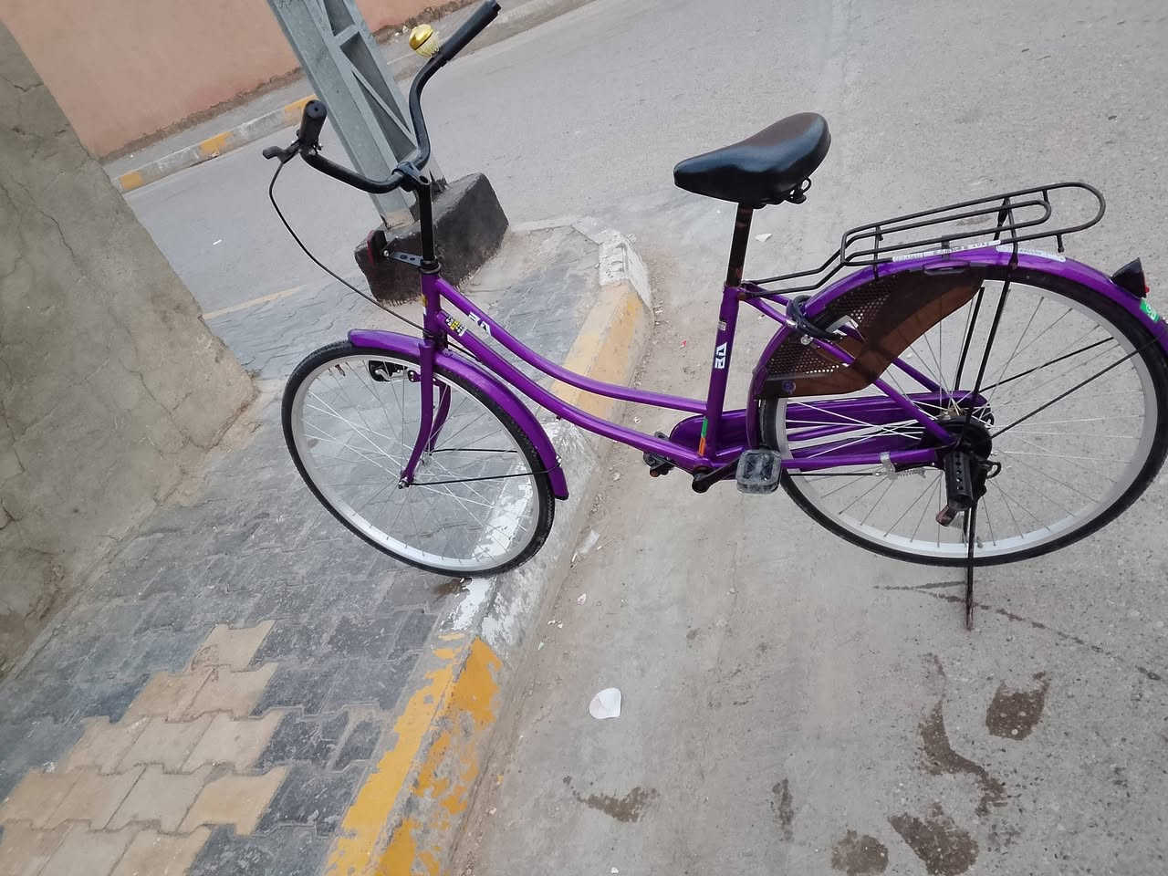 سلام عليكم بايسكل البيع موديل 21بالةكلشي ما عوزه  السعر 125 وبي مجال  💜  الرقم  ***********
