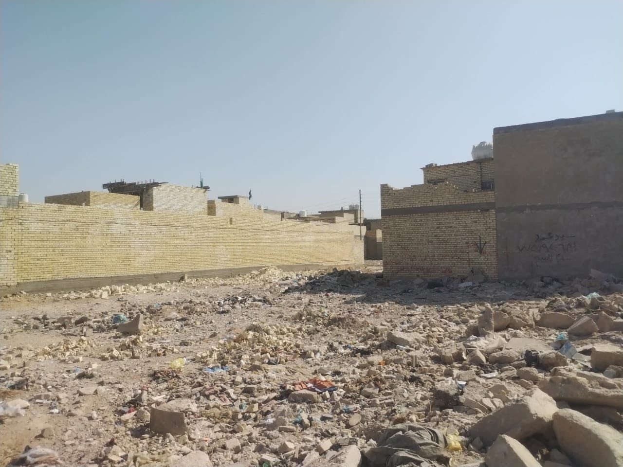 السلام عليكم قطعة ارض للبيع الضباط الثانيه قرب سيد منذر المساحه ميه وعشره كامل خدمات السعر ٣٦ رقم ***********
