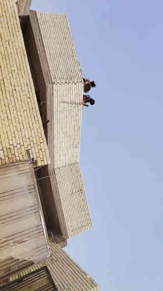 سلام عليكم خلفة بناء شغل درجة أولى ونضيف بغداد رصافة ***********
