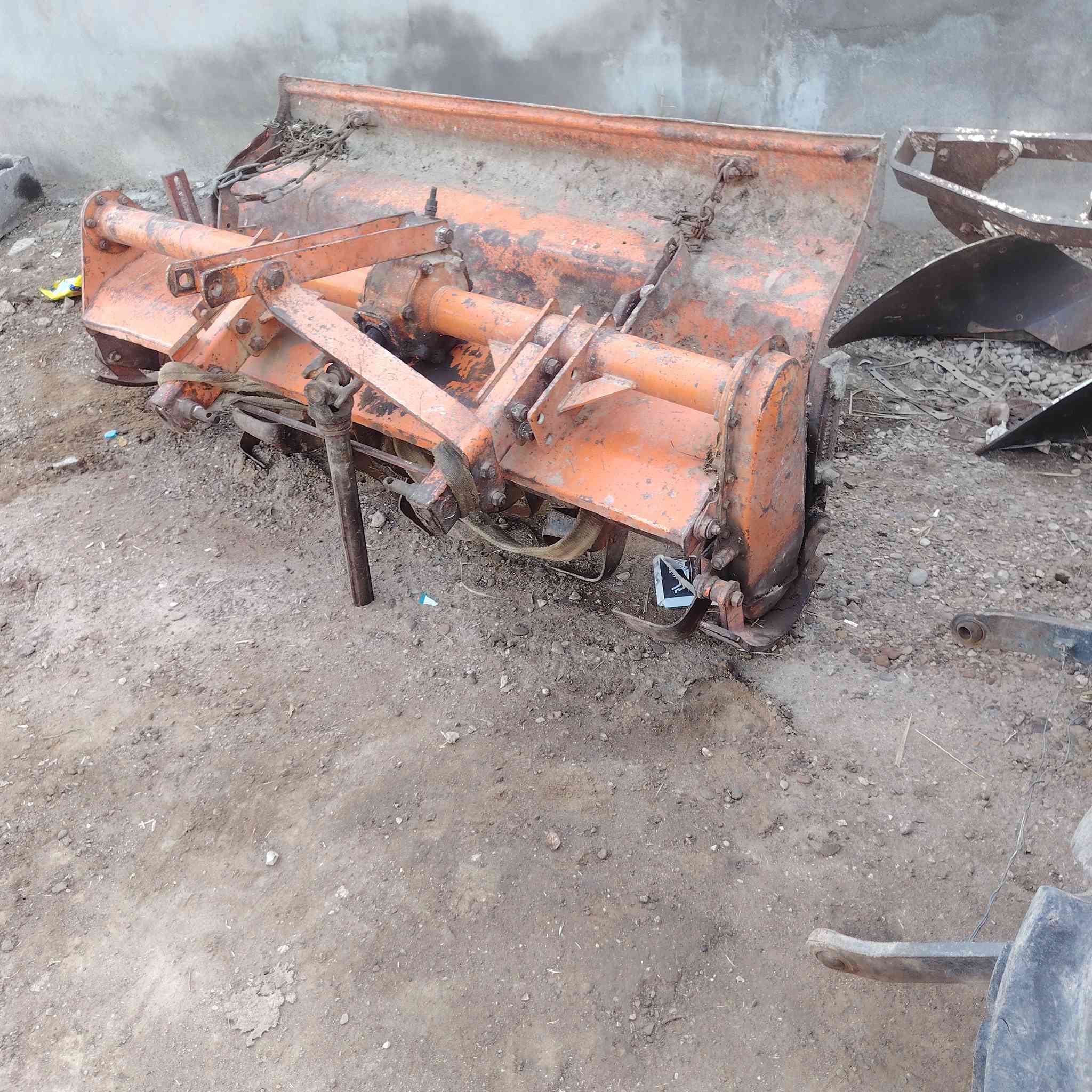 سلام عليكم ورحمة الله وبركاته يوجد للبيع رفاسه مال كابوته ام شيشين المكان ديالى الخالص ***********
