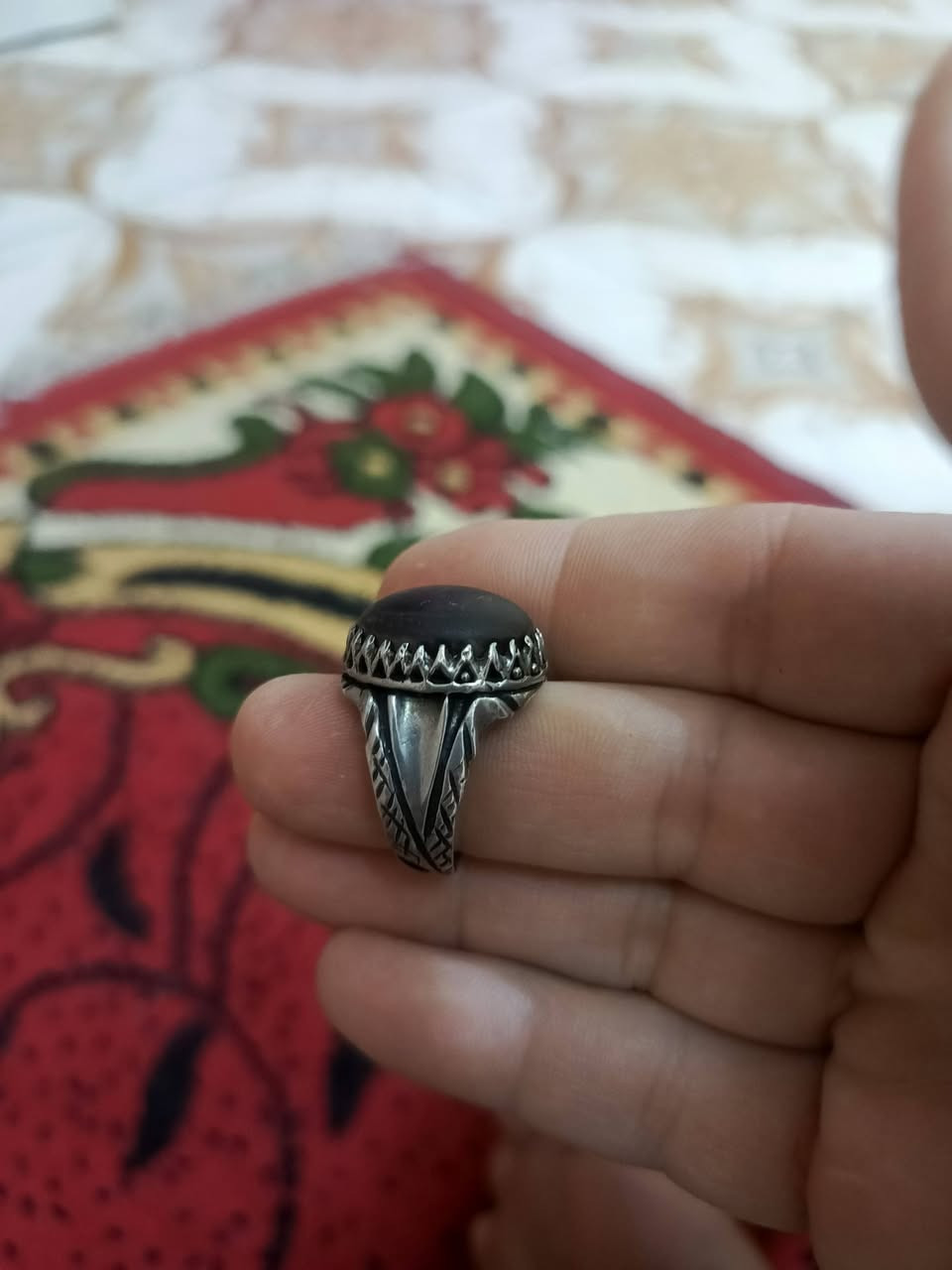 السلام عليكم من نوادر الحجر المكاوي القديم جدا وذو روحانيه عاليه 

للبيع سعر 75 الف  لتواصل ***********
