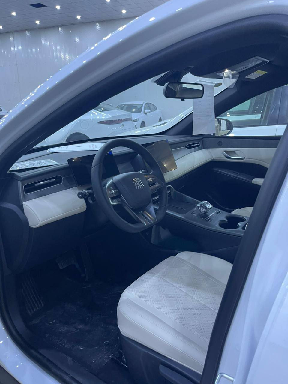 بي واي دي كن بلاص (BYD Qin plus) موديل ٢٠٢٥ 
ماشية ٣٢٠٠  وقابله للزيادة سيارة مثل ما هي على وضع الشركة كل أغراضه و ادواتها وياها وغير مستعملات 
مرقمه بغداد تجي اشوف وتدلل. 
سعرها ١٨ 
***********
