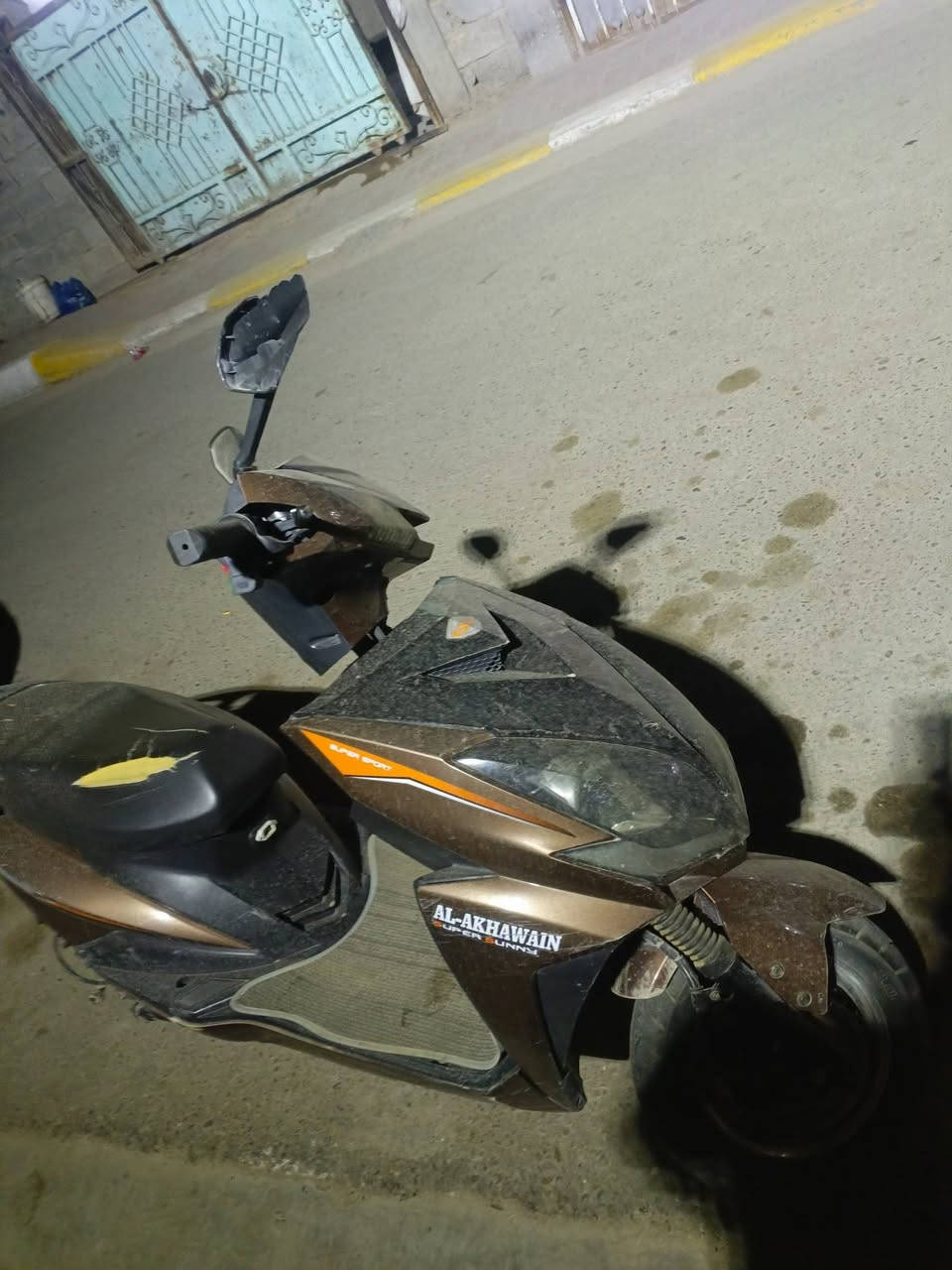 سلام عليكم دراجه شحن للبيع خمس بطاريات عل فحص كهربائياته كلهه شغاله موديل 24 نضيف  نوع سنكرس فول سعر 300 الف مكاني رمادي رقم تليفون ***********
