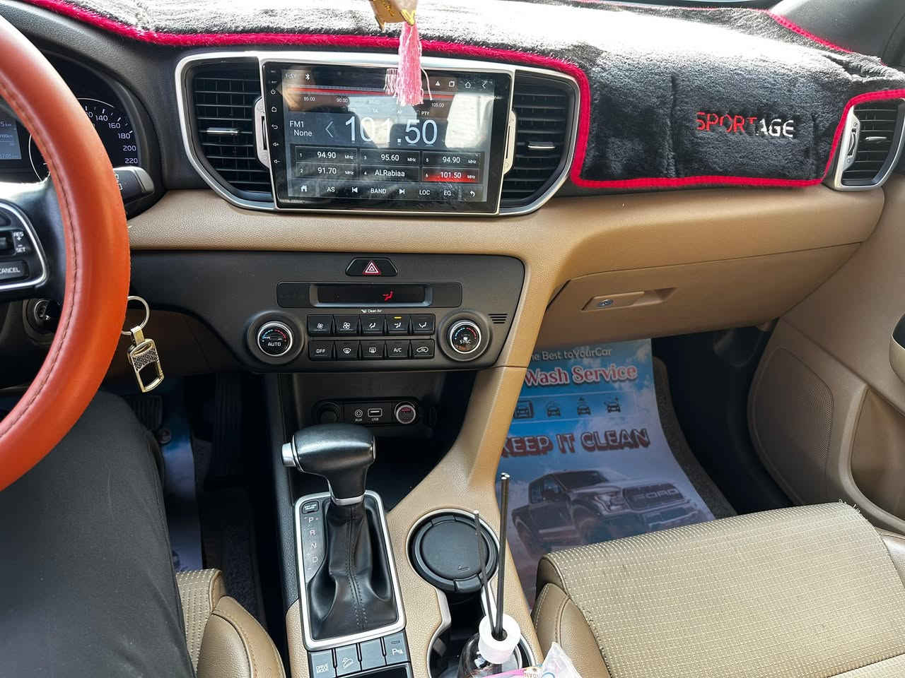 السلام عليكم
كيا سبورتاج موديل 2019خليجي

ماشيه 46 الف

محرك 4 سلندر / 2000 دوش

مواصفات عاديه 

سويج 

مري شفط 

ثلاث أنظمة قياده 

تحكم استيرن

تبريد قطعتين 

مانع تزحلق 

مكفوله من الصبغ 

بيها رصعه بالباب الخلفي 

مثل ما موضح بالصورة 

وشخط صغير اسفل الباب عكس السايمكان السيارة 

الأنبار / الرمادي مركز المدينة 

السعر 196 $ وبيها مجال

الاستفسار ***********
