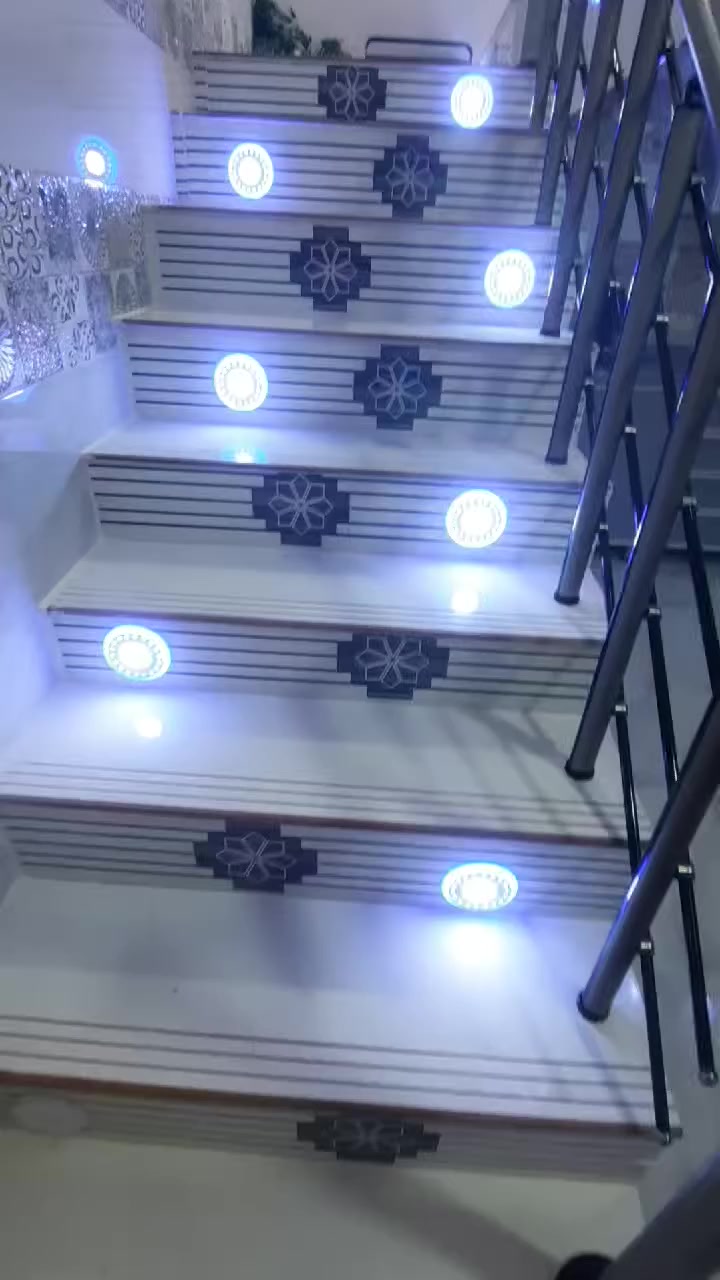 بيت للبيع في كوت الجديدة بشارع الأقواس قريب علي شارع بغداد بناء حديث يحتوي علي ثلاثة غرف نوم وثلاثة صحيات واستقبال وصالة الاستفسار على ***********
