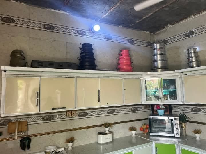 دار طابو صرف المساحه 275  واقع حال 300 تحويل مباشر بأسمك بعد الشراء 
البناء طابوق والسقف عكاده طابقين 
4 غرف نوم 🛌 
يحتوي الدار على : 🏠
___________________________________
الطابق الاول 
ستقبال10/5
صاله 11/6
غرفه نوم6/5
مطبخ 5/4
صحياة خارييه 
طارمه خارجيه 
___________________________________

الطابق الثاني 
3غرف نوم 
صاله 7/6
2بيتونه
الموقع : شارع ربيانه : بلقرب من سيد حبيب او بلقرب من معهـد استاذ خالد الجديد 
السعر 165 مليون وقابل للتفاوض  
___________________________________
الاستفسار اكثر مراجعه 
مكتب عقارات محمد كامل العويسي  
عنوان المكتب 🏡 قنطره ربيانه / شارع المواكب مقابل قرطاسيه القمر 
اداره المكتب :
***********  
*********** واتساب ☎️
