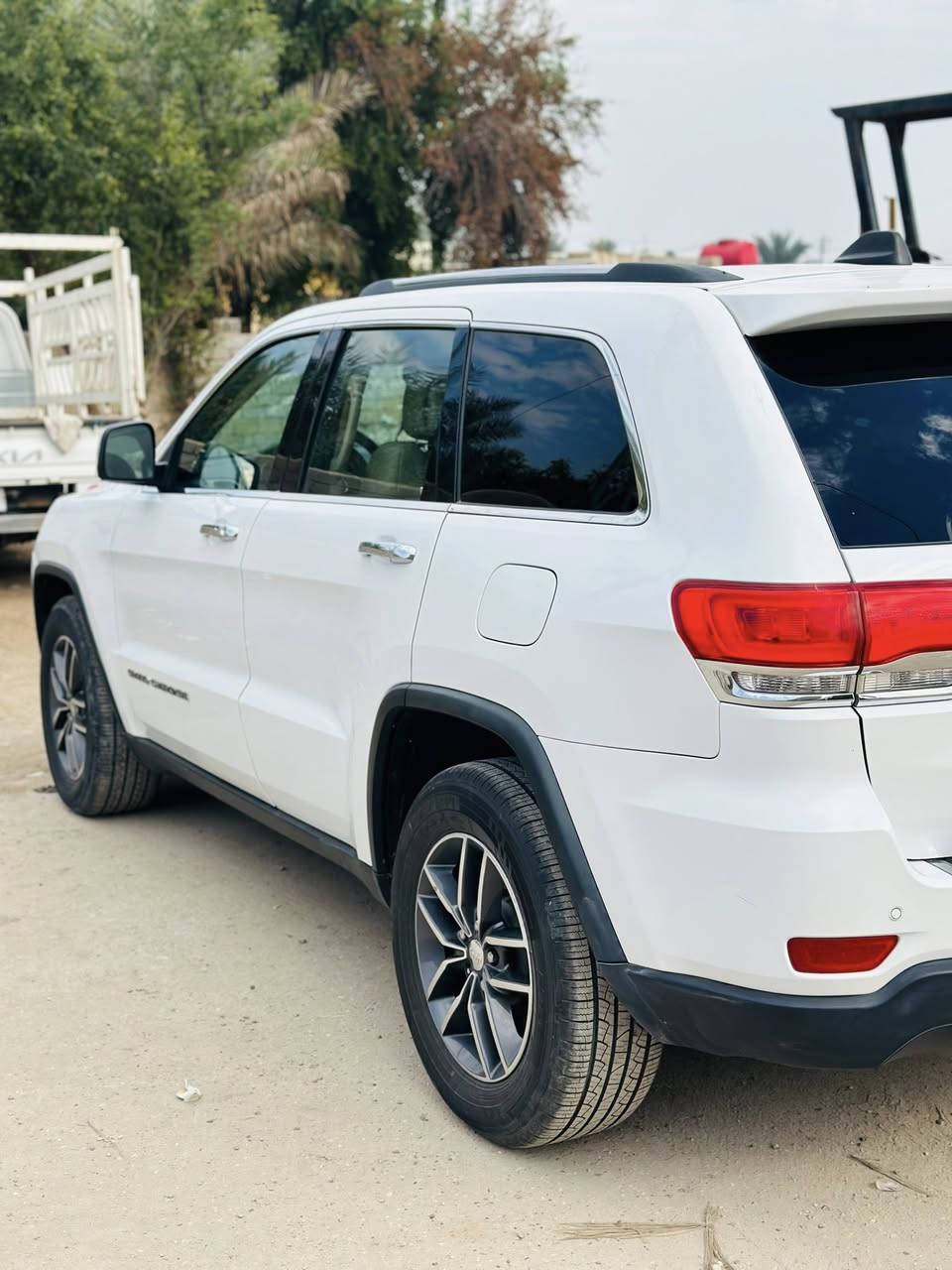 جيب كراند شيروكي 17 معلايه21

رقم ذي قار باسمي

وارد امريكي

حادثها جاملغ امامي فقط 

فول مواصفات1/1 فئه لمتد

بصمه،دخول ذكي،تشغيل عن بعد،

شاشه كبيره تدعم كاربلاي

كشنات جلد ،كهرباء،خزن ،تدفئه امامي وخلفي

فتحه سقف

صندوق كهرباء 

حساس خلفي ،كاميرا خلفيه،توقف ذاتي

شفتات ستيرن ،كروس سرعه

منضومه زنون

اشاير بل مري ، مري قلاب، تعتيم ، نقطه عمياء 

تبريد قطعتين

وباقي المواصفات المعروفه 

السعر 220

للاتصال ***********
