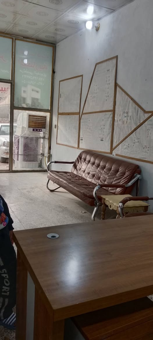 مكتب للبيع كامل  قرب شارع بيتي مقابل قصابية غالب الميالي قرب مجمع الحياة الطبي الاتصال ***********
