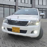 توێتا هیلۆکس 2014 سفری شەرکە سەردار  سەیارەکە پارچە ڕەشە لەسەر ساقی  ب...