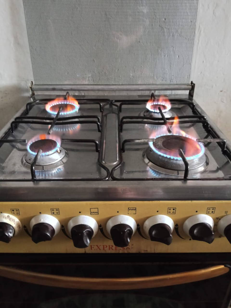 طباخ للبيع جديد استعمال قليل فرنه فوك وجوة شغال واظح بصور


**إذا كنت صاحب هذا الإعلان وتريد حذفه لأي سبب، رجاءا أرسل رسالة إلى الدعم الفني**