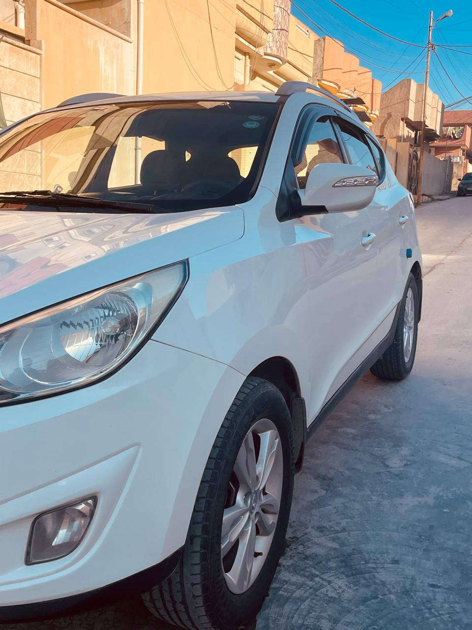 السلام عليكم  توسان 2010  السياره حيل نضيفه بس بيها بارد اربع مكانات صغير   ماكان السياره الموصل   سنويه بسمي  اي استفسار الاتصل على الرقم ***********
