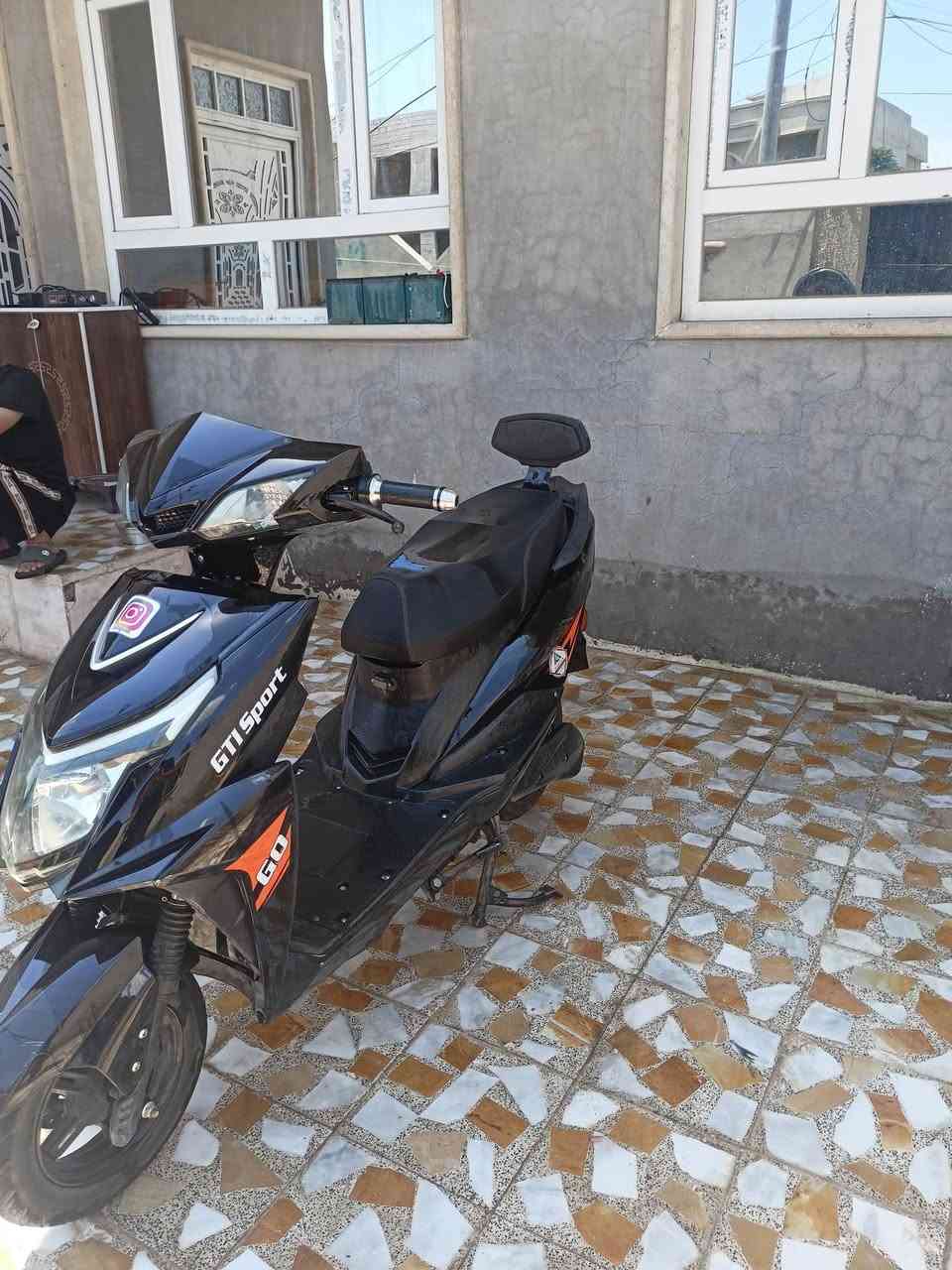 سلام عليكم
لبيع سكنس 6  بطاريات  نضاف شرط الفحص شرط. 
سعر 430    
كلو شغال ما بي اي نقص 
 
3نمر 
ملف 2000
سرعه حقيقي 60 
شرط قطاره مال شحن ايمن وايسر روحه ورجعه 
 
المسافه اليمشيها فوك ال 40 كيلو 
مكاني موصل مزارع زيونه يم المرور 
*********** 
شاحنه اصلي ماله   وسويج واحد ويا وبصمه  
صندوك كبير
