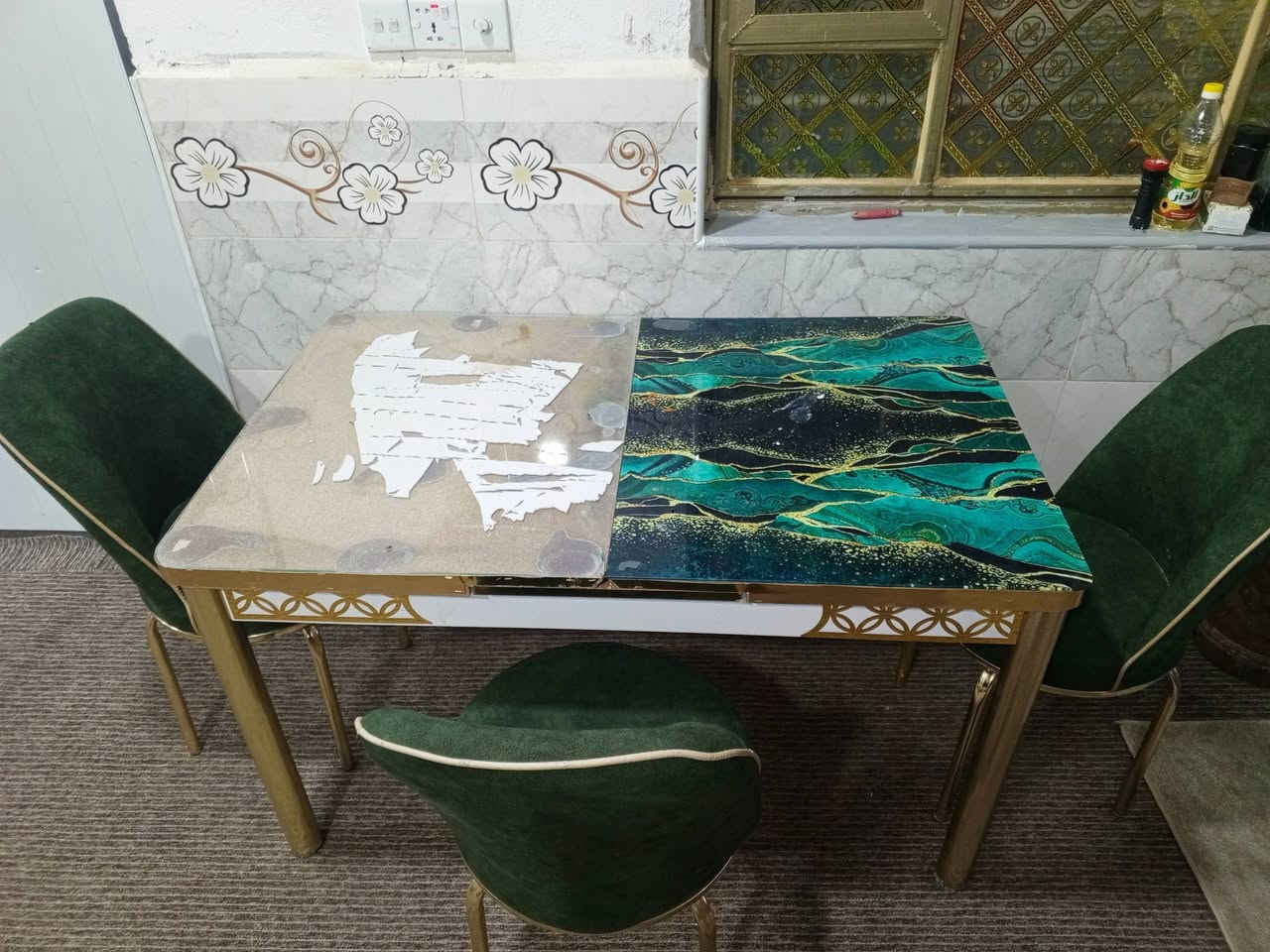 ميز طعام گزاز مع 3 كراسي نظيف جدا السعر 150 وبي مجال للشراي للاستفسار دايركت.


**إذا كنت صاحب هذا الإعلان وتريد حذفه لأي سبب، رجاءا أرسل رسالة إلى الدعم الفني**