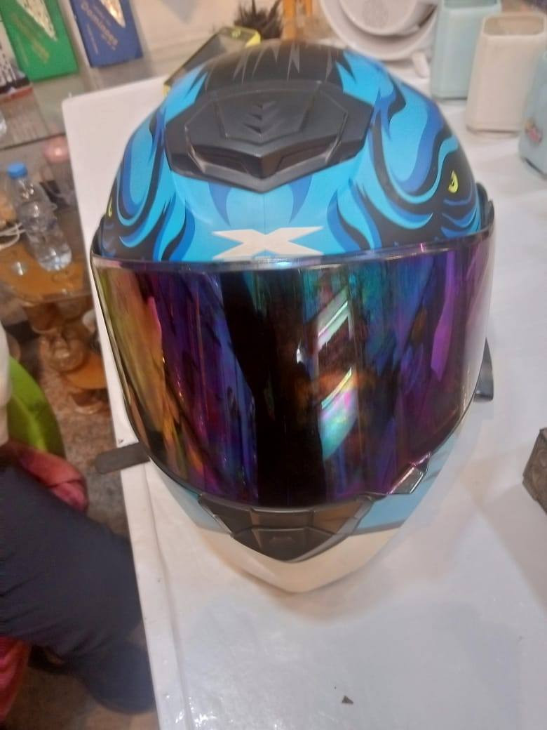 خوذه فك قلاب نضافه 100% مستعمله ايام قليله جهاز مايك اصلي  عزل فول 100%  الجهاز جديد نوعيه ممتازه والخوذه جدا نضيفه سعرهه 60 الف كامله مع الجهاز المايك هذا رقمي و خابرني  ***********
