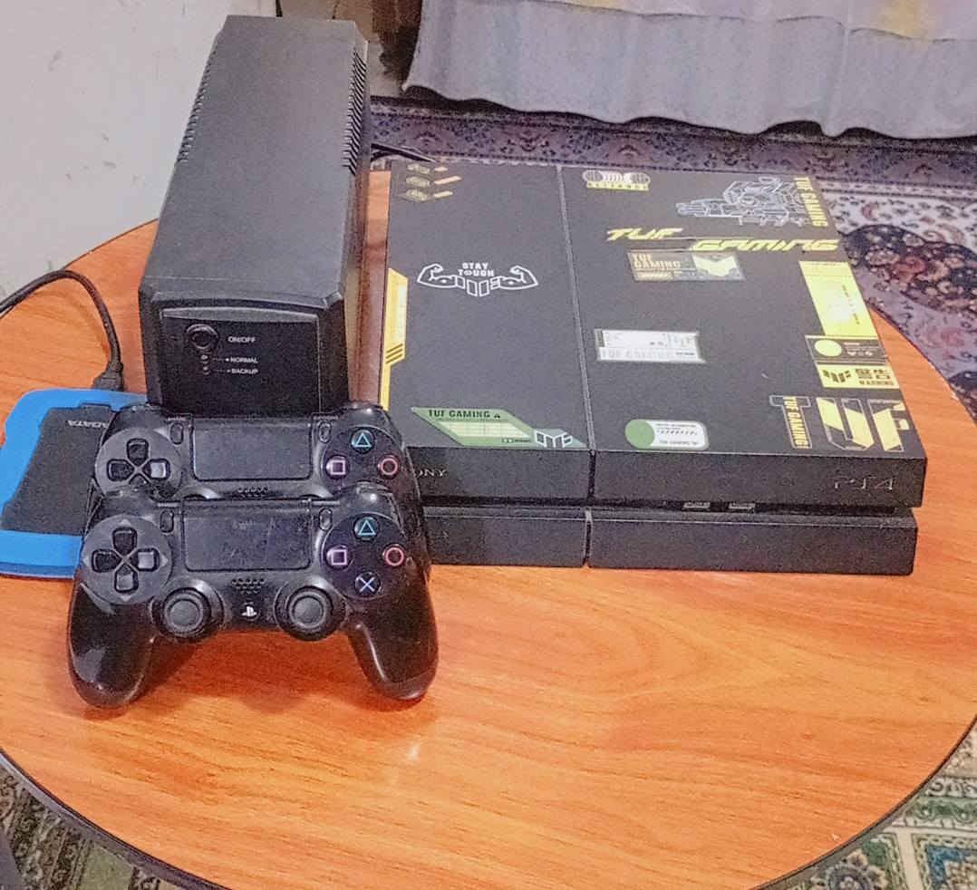 بلي 4 للبيع جهاز جديد استخدام جداً قليل. وياه UBS و5 العاب God of war 3&4 . FIFA. . Battlefield. Gta السعر 260 وبيه مجال. رقم الاتصال (***********)
