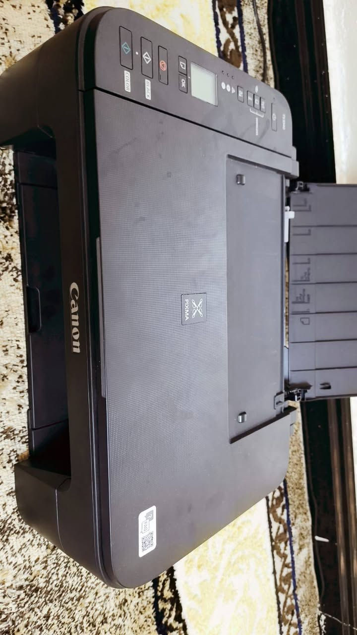 سلام عليكم هاي الطابعه للبيع ونظيفه جدا والله و مستعمله ثلاثه مرات فقط     السعر 150 وبيه مجال   استفسار الرقم 
***********
