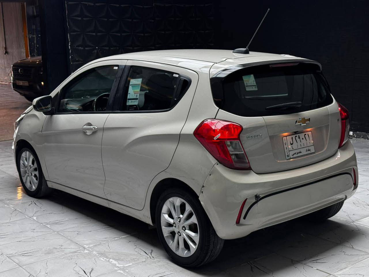 السلام عليكم
للبيع فقط
سبارك 2021
وارد امريكي
اللون بيجي
مواصفات LT
رقمها بغداد
حادثها موضح بالصور
و هنا بالعراق جاملغ السايق صارت بي طخه اثناء ركن السياره بباب البيت و مبينه بالصور
السياره جانت عند بنيه و كلش مهتمه بيها
ايرباك ستيرن فقط و راجع سستم
ماشيه 56 ميل
كير و محرك شرط ما مفتوح
تخم تاير جديد
تبريد ثلج
مواصفات السيارة/
. كير اوتو
. تحكمات ستيرن تحديد سرعة
.شاشة كبيرة و كامرة خلفية
. بلاجكتور led نهاري
.لايت عدسة
.ويل كب
. مراياة كهربائي
. 4 جامات كهربائي
. محرك 1400 اربعة سلندر
. مانع انزلاق و لايت اوتو
. بعد مواصفات معروفة بالسيارة
كامله مابيها اي نقص
سعرها 85 وبيها مجال
مكان السياره كربلاء
راسلني او اتصل على هذا الرقم
***********
***********
