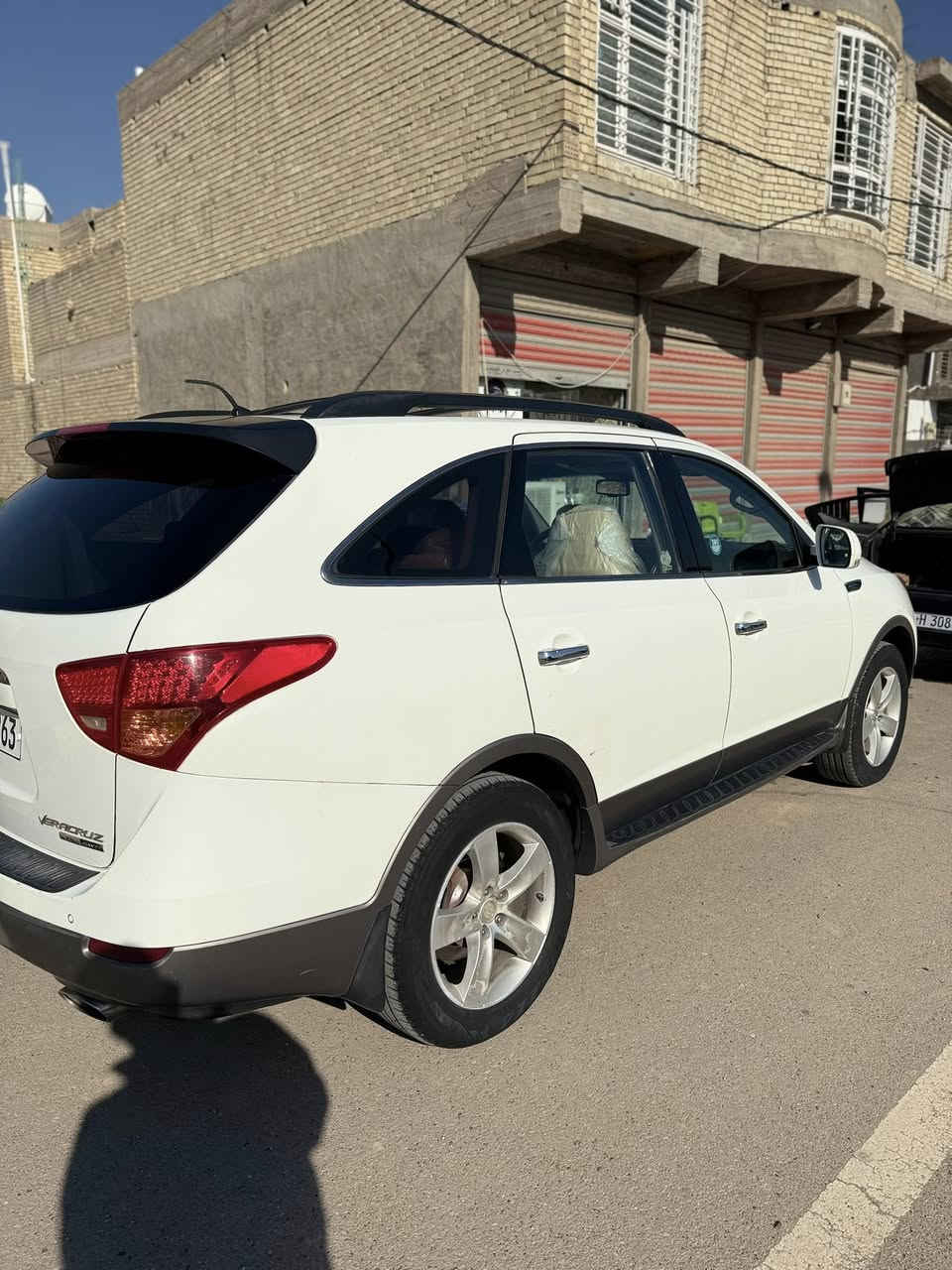 السلام عليكم

فيراكروز٢٠٠٨ فول مواصفات 

رقم بغداد إنكليزي بأسمي سنوية ل ٢٠٣١  

قطعتين فقط جاملغ امامي وخلفي وسونار موجود 

حداديه جديده تخم تاير جديد السياره جاهزه من كل النواحي 

 -فتحة  قماره 

- كشنات تحكم كهرباء 

-٧راكب٣ قطع  تبريد 

-حساسات خلفيه 

- إشارة ب المري 

مري شفط 

 تحكمات ستيرن

- مثبت سرعة 

- محرك 6 سلندر 3800 

محرك وكير كفاله 

_فور ويل  جنطة كهرباء 

 مكاني  واسط العزيزية 

١١٥ وبيهه مجال 

رقم ***********
