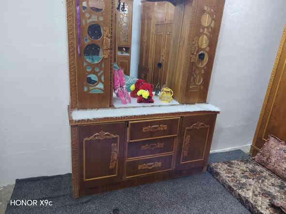 السلام عليكم غرفه اخشاب عرقيه جديده للبيع السعر مليون  50) وبيه مجال شي قليل التواصل  علا خاص  *********** هاذا  الرقم
