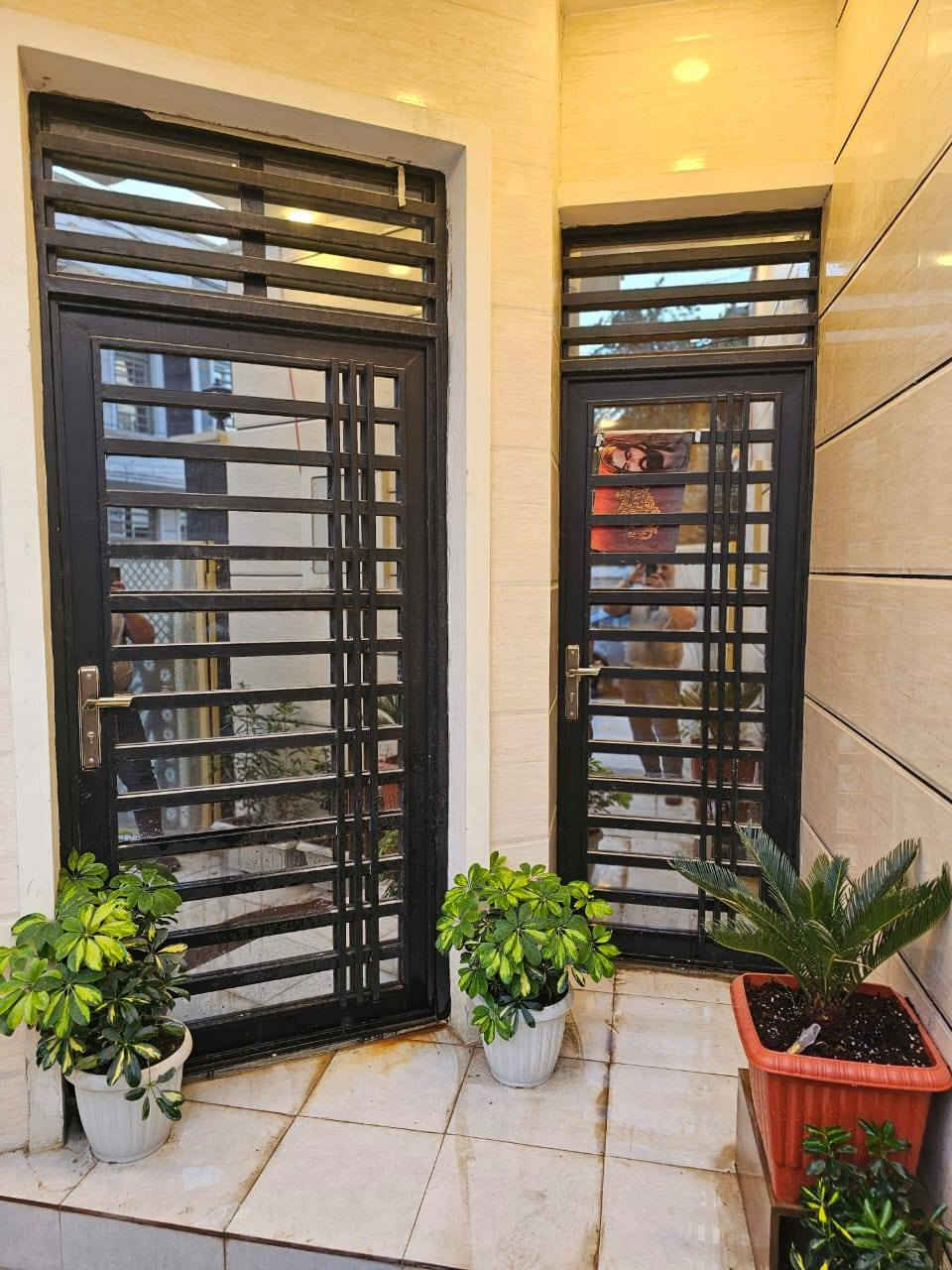 السلام عليكم ورحمه الله وبركاتهُ

#يعلن_مكتب_تبوك_للعقار 🏠 

دار للبيع مساحة 100م واجهة 5م نزال 20م 👍

طابو صرف 🫆

📍الموقع : حي الجهاد _ ديوان المخابرات_ خلف شارع 60

يحتوي  الدار على طابقين 

الطابق الأول : استقبال + مطبخ + صحيات + غرفه نوم 
الطابق الثاني : 2 غرف نوم + صحيات 
الطابق الثالث : بيتوته كبيره + سطح امامي + سطح خلفي 

بناء حديث 2022 جاهز للسكن 

السعر : 250 وقابل للتفاوض ✅️

للأستفسار : *********** وسـامٰ ☎️

#حي_الجهاد #بغداد
