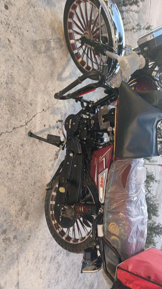 سلام عليكم دراجة ايراني لبيع شغالة سف وهندر صالي 10ايام من امنزلهة رمبة دراجة مابيهة نقص خير من الله السعر 950وبيهة مجال لشراي هاذ رقمي متواجد واساب ***********مكاني بغداد الشعلة
