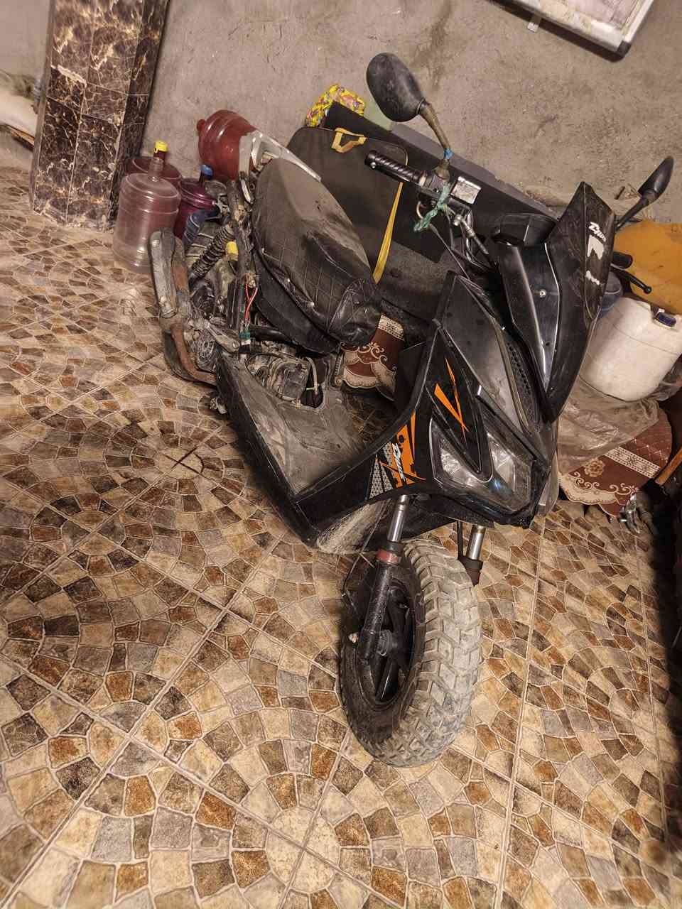 السلام عليكم
دراجة🚵🚵 ميتور Bws  
دراجة شررررط شلععععة ومعدل طياااارة 
سلف وهندر شغااالة بريك أمامي خلفي شغااال شرط بطناش 
دراجة مال جناااي زوج تايرات جبلي جدد دبلات اماي خلفي شغال
مكانة بابل مركز 🌇🌇مدينةِ  
السعر 225 وبيهة مجال للطيبن شراي يتصل ***********
