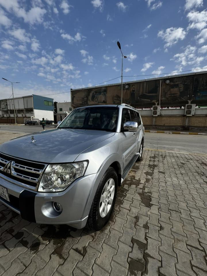 سلام عليكم
باجيرو 2010 حبتور فول مواصفات 
سياره شرط ماشيه 110 شرط جديده 
ونضيفه وجاهزه رقم بغداد جديد مكفوله 
بيها بس بارد وتكحيل للاستفسار 
***********
