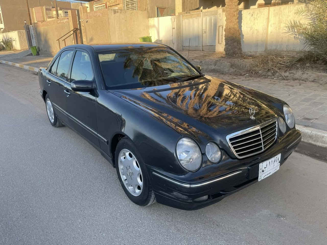 السلام عليكم للبيع مرسيدس w210 موديل ٢٠٠١ اصل رقم بابل سنويه ٢٩ مكينه كير حداديه تخم تاير تبريد كله جديد وكامله مكمله بدون اي حادث نطيفه جدا سعره مناسب94 وبيه مجال بسيط *********** بابل
