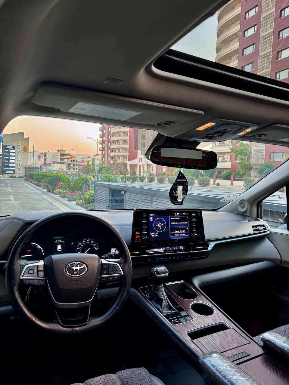 TOYOTA SIENNA XLE HYBRID ٢٠٢٢
-المحرك : 2500 cc هايبرد
-عداد المسافة ١٠١ الف ميل
-االون اسود
-تحديد مسار
-رادارات 360 درجة
-صقف ديفيدي
-كامرة خلفية
-تبريد 3 قطع مع تحكم خلفي مناخين
-3 انظمة قيادة
-سايد بريك بصمة
-حساسات خلفية
-فتحة سقف
-تشغيل بصمة
- 5 بصمات
-حساسات امامية
-كشنات جلد
-كشنات كهربائية
-حساس امطار
-حساس لايت (عالي ناصي)
-شاشة لمس كبيرة
-تدفئة كشنات
-انارة LED خلفي وامامي
-لايت عالي ناصي زينون
-خاصية طي المقاعد الخلفية لزيادة مساحة التحميل
-مقعد اضافي متحرك (يعني تصير 8 راكب)
-ابواب كهربائية شفط
-جنطة شفط كهربائية
-فتح وغلق الابواب بخاصية (الركلة)
-فتح وغلق الصندوف بخاصية (الركلة)
-نظام صوتي مميز مزود ب دمامات في الصندوق
-نظام التوقف الذاتي او مايعرف(مانع تصادم)
-وبقية مواصفات XLE المعروفة
-مكان السيارة سلیمانی  
السعر ٣٠٠$ بي مجال جدا قليل
للاستفسار الاتصال
رقم سلیمانی وبأسمي تحويل مباشر
بس بيها واحد قدعه مصبوغ بدون دواخل ارباك
☎️(*********** السليمانية, العراق
