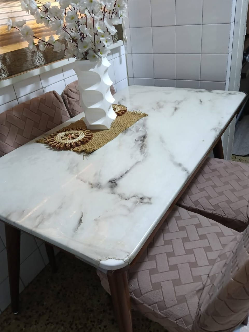 السلام عليكم بلازمه قياس ٤٢ بدون نت السعر ١٥٠ وميز مرمر اصلي اخو الجديد السعر ٣٥٠ رقم الاستفسار ***********
