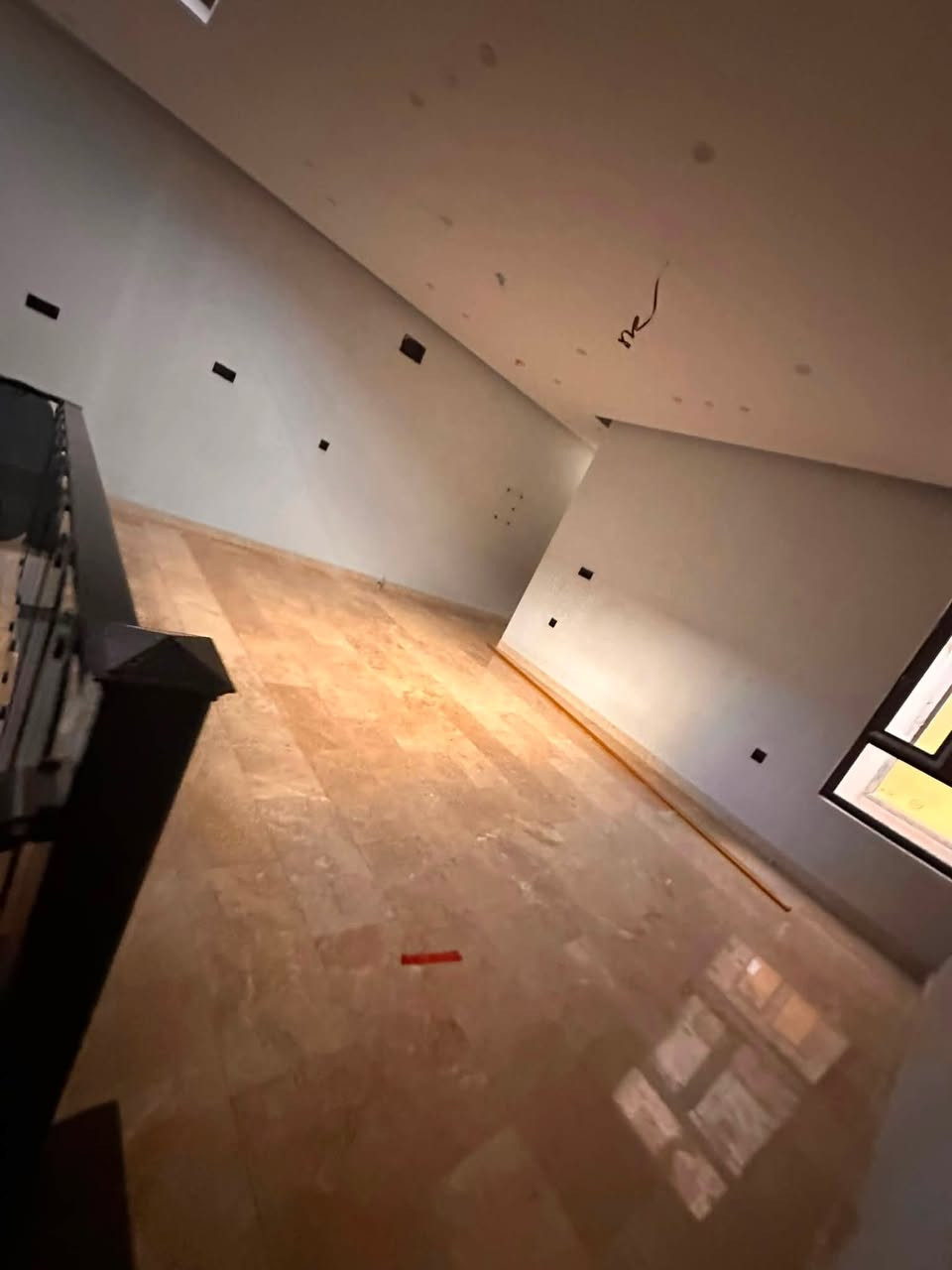 � للإيجار في السيدية 🏠
🔹 مساحة العقار: 150 م²
🔹 بناء حديث (زيرو)

✅ 4 غرف نوم
✅ صالة
✅ مطبخ
✅ خدمات
✅ كراج

💰 قيمة الإيجار: 2 مليون دينار (قفل)

📞 للاستفسار: ***********
