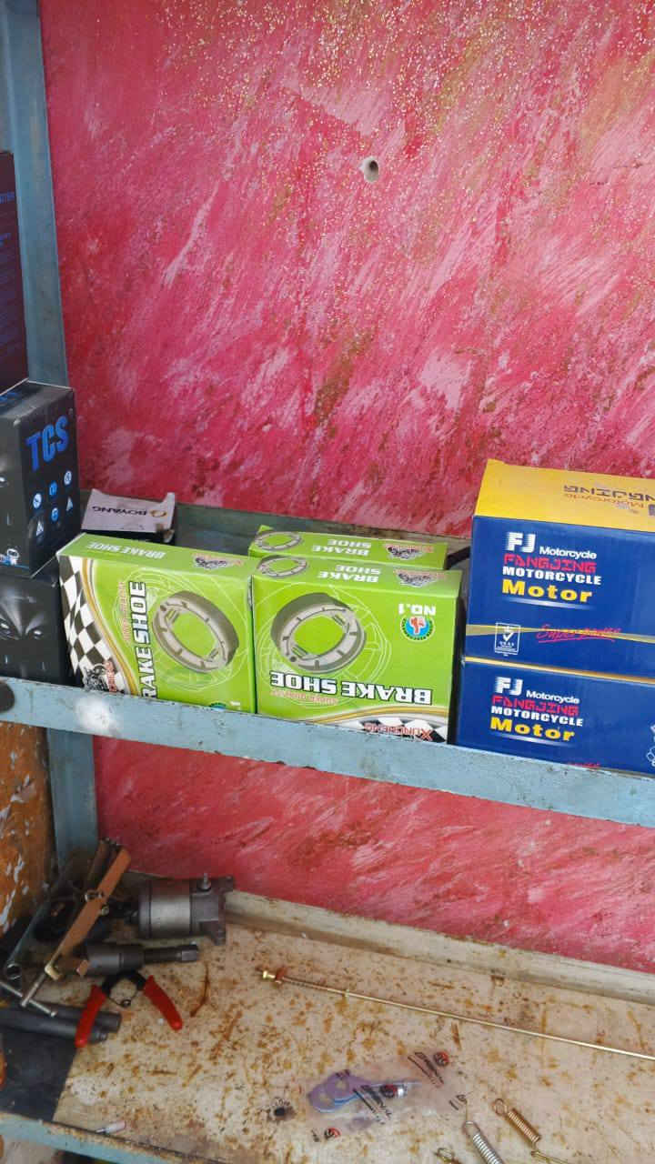 أدوات احتياطيه دراجات للبيع باقل من سعر جمله للبيع شلعه وحده أو مفرد عادي  تصفيه محل مجرودات تحب تجردهن بنفسك هم عادي للاستفسار ***********

1-باتري هاوجي عدد 1 السعر 15 الف 
2-باتري ايراني عدد 2 السعر 10 الف 
3-بنز بريك ايراني الأصلي العدد3 السعر 3 آلاف الواحد 
4-صلف العدد 4 السعر 9 تلاف الواحد 
5-كويل كير العدد 4 السعر 2 ونص 
6- زنجيل العدد 1 سعر 4 
7+ دسك بريك امامي العدد 1 السعر 2 ونص 
8-كتف شحن عدد 2 السعر 2 ونص 
9-شخاطه عدد 2 السعر 2 ونص 
10- بومه العدد 1 سعر 4 تالاف 
11-جوزه ايراني السعر 2 ونص 
12- كويل رص السعر 2 ونص 
13-بستم صيني العدد 2 السعر 3 الواحد 
14-سلندر 150 صيني السعر 15 
15-كابريتر صيني السعر 18
16-دشلي صلف عدد 2 كير عدد 2 رص السعر 8 للواحد 
17-يدات سكان مع عضمه العدد 5 السعر 2 الواحد 
18- سبيل العدد 9 سعر 500 دينار الواحد 
19-بلكات العدد 10 سعر الواحد الف دينار 
20-ام بي ثري تكسي العدد 2 سعر الواحد 6 تالاف 
21- سلندر سايم نحله العدد 1 سعر 15 الف 
22- جوزه سايم عدد 2 سعر الواحد 5 الف 
23- فدراليات العدد 4 سعر الواحد 3 آلاف 
24- ولفات صيني عدد 4 سعر الواحد الفين 
25-كاك ايراني العدد واحد سعر 3 الف 
26-قايش صيني عدد 4 سعر الواحد 3 ونص 
27-سبرنك ستانه وصط سعر 500 دينار الواحد 
28- ميزانيات ايراني عدد واحد سعر الف ونص 
29- صيخ بريك ايراني سعر 2 الفين 
30- واير كلج وواير سكليتر هاوجي سعر عدد 3 سعر 5 للواحد 
31-واير كلج ايراني عدد 6 سعر 2الفين 
32-واير كلج سايم العدد 10 سعر الواحد الفين دينار 
33-واير بريك صيني العدد 5 سعر الفين ونص الواحد 
34-واير سكليتر سايم عدد 5 سعر الواحد الفين ونص 
35-ستاند خوذه العدد 2 سعر 3 آلاف الواحد 
36- تخم اشاير ايراني العدد 2 سعر 6 تالاف الواحد 
37- امرايات سايم نحله عدد 3 سعر 4 آلاف 
38-جبن رص صيني عدد 2 سعر الفين 
39-كفوف العدد 2 سعر 3 آلاف الواحد 
40-كبات براغي العدد 2 سعر الفين ونص الواحد 
41- كلاص العدد 2 بلف 
42- سماط العدد 7 سعر 500 دينار الواحد 
43- نشرات سيت ب3 آلاف 
44- صونده تلبيس تانكي العدد 4 سعر 3 آلاف 
45- قناع عدد 2 سعر 3 آلاف 
46- بكره زنجيل ايراني رياضي عدد واحد سعر 10 تالاف 
47- فراك بريك ايراني العدد 1 سعر الفين دينار 
48- كليته عدد 1 سعر الفين دينار 
49- يده كلج ايراني عدد 5 سعر الفين دينار الواحد 
50- عضمه يده سكليتر العدد 8 سعر 500 دينار الواحد 
51- قطره دهن العدد 9 سعر 500 دينار الواحد 
52- دبه فلتر بانزين السعر 15 الف 
53- صندوك دلفري العدد 4 سعر الواحد 13 الف
