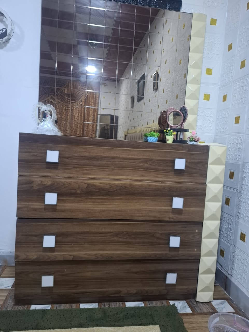 غرفه نوم تركي للبيع ٧ قطع  سيسم جك سعرها ٦٠٠ مع الدوشك الشراي يتصل ع هذا الرقم ***********
