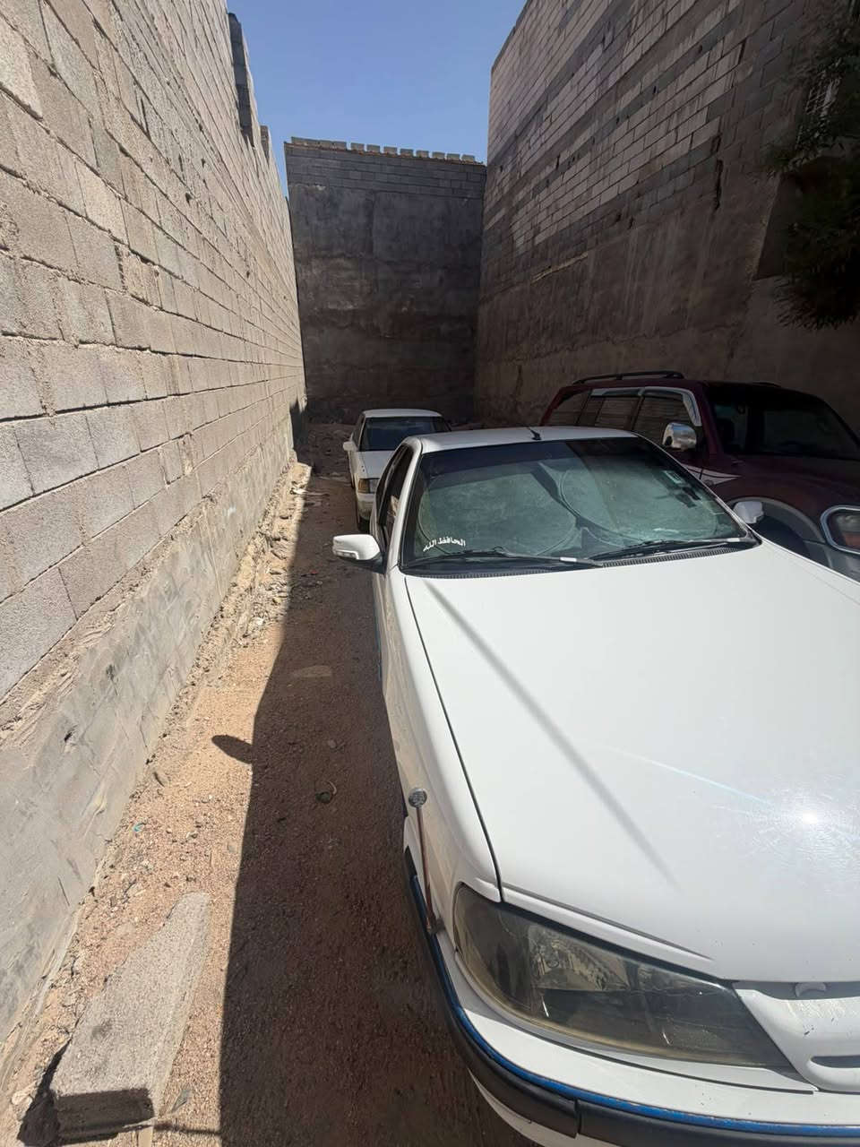 سلام عليكم 
بيجو بارص موديل21 لون ابيض رقم واسط مميز سياره كفاله عامه وما ماشيه قليل سنويه بعد 6 اشهر وتجدد رقم جديد وبس بيه بارد بل باب وجاملغ خلفي سعر 60 رقم هاتف *********** بصره زبير
