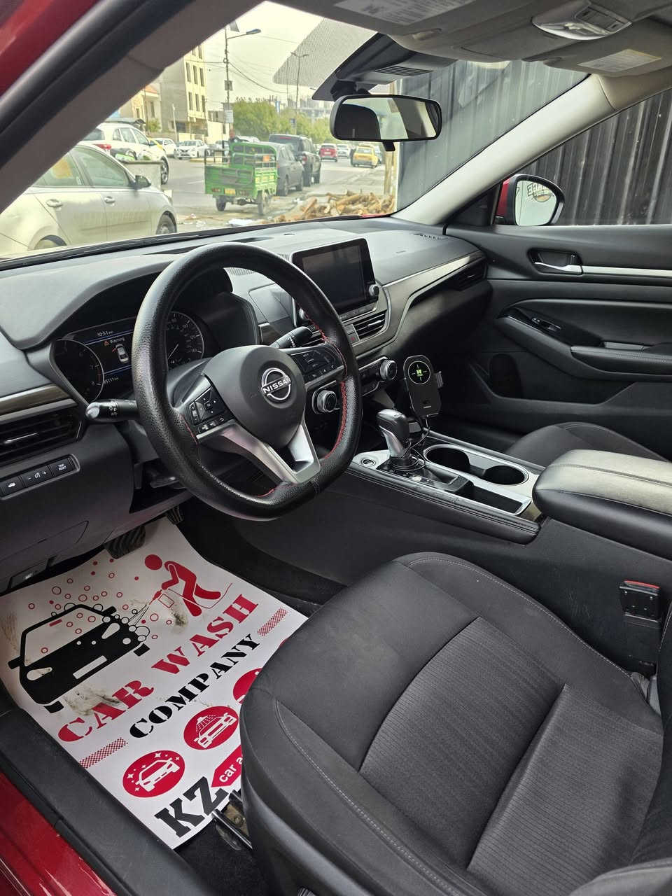 سلام عليكم
نيسان التيما 2023 SV 
وارد امريكي الحادث موضح ب الصور
مواصفات 
شاشة 
كامرة
رادارات امامي او خلفي 
نقطة عمياء 
سياقه ذاتيه 
توقف ذاتي
كشن  كهرباء 
تحكم ستيرين 
محرك 2500 4 سلندر 
ماشية 88 الف 
رقم اربيل بسمي  رقم جديد بدون نقوصات تخم تاير جديد 
السعر 165 وبيه مجال بسيط 
العنوان حي العدل 
***********
