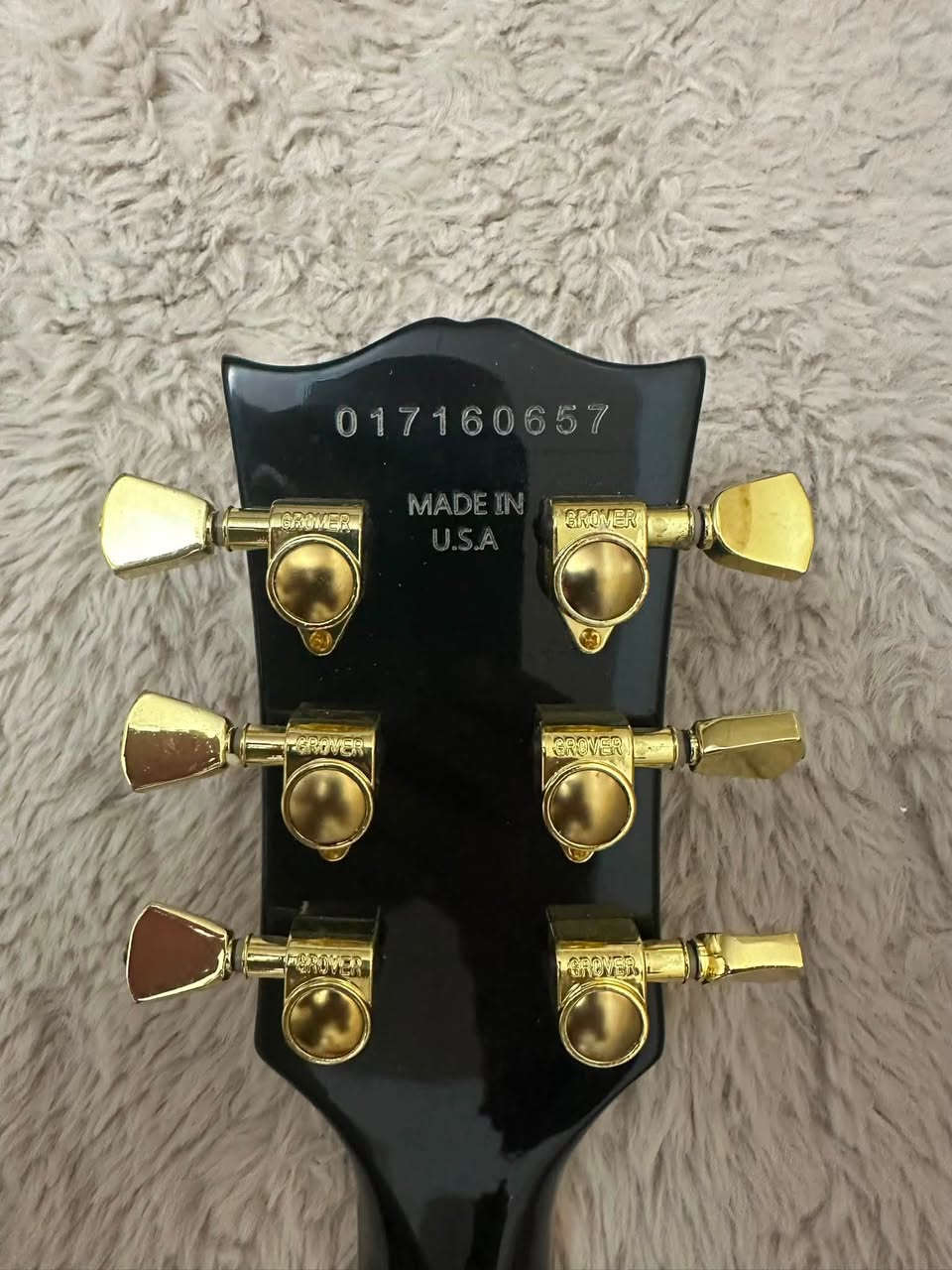 للبيع: جيتار كهربائي Gibson Les Paul Custom (Chibson) 🎸
لعشاق الموسيقى والتميز، جيتار الموديل الشهير Black Beauty بتصميم كلاسيكي رائع وأنيق متوفر الآن للبيع.
 ✨ الموديل: Gibson Les Paul Custom 
 🎨 اللون: أسود لامع مع إكسسوارات وقطع ذهبية فاخرة (Gold Hardware)
 📦 الحالة: جديد تماماً وغير مستخدم (في فوم المصنع الخاص به)
 🎶 الأداء: صوت قوي وممتاز ومناسب جداً لعزف الـ Rock والـ Blues والـ Metal.


**إذا كنت صاحب هذا الإعلان وتريد حذفه لأي سبب، رجاءا أرسل رسالة إلى الدعم الفني**