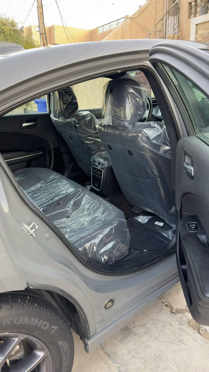 السلام عليكم جارجر اسمنتي موديل 18 فور ويل السياره كلين بيهاا شخط بالباب الخلف الساىق ورصعات اربعه ناعمه بالقماره فوك السائق اثر التحميل وبنيد مفتوح وراجع نفسه شدينالها ابو الفتحات وحاليا رجعنه البلادي 
محرك 3600 مامشتغله خط السعر 205 وبيها مجال *********** مكان السياره بغداد
