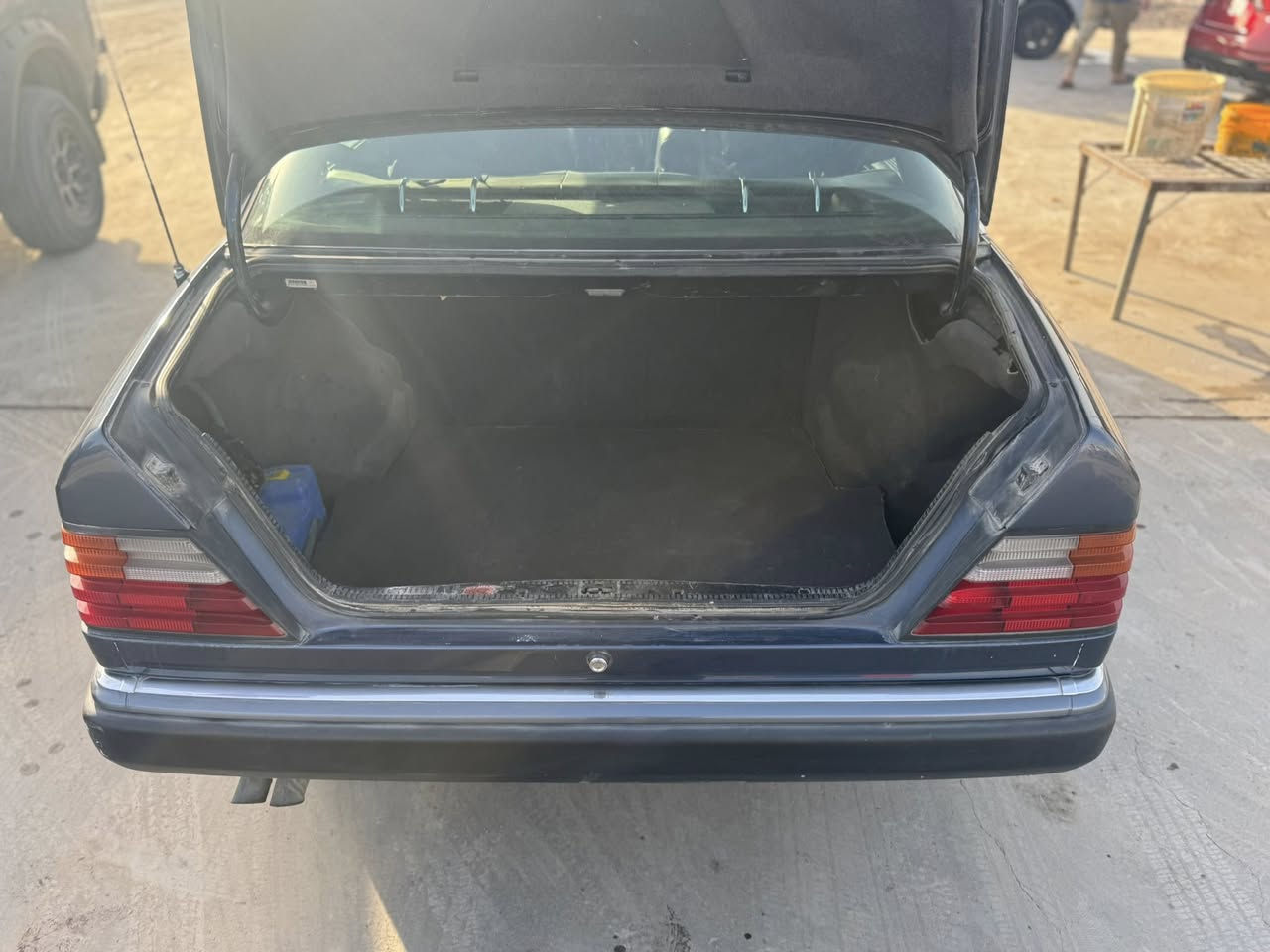 سلام عليكم 
مرسيدس دب محرك شبح التابوت بلادي موديل ٩٢ رقم بغداد الجديد والهزه جديدة مشروع وطني باسمي سويت ادامه لمنظومة البنزين بدلت الفلاتر والكتف والفيت بم ونظفت العنكبوت والنوزلات مابيها لا ضربه ولا خياس قواعد الدبلات فقط وحده مصلحه وصورتها موجوده نقصها فقط التبريد كير ومكينه وكهربائيات خير من الله نصبتها كلش حلوه مثل ما موجود بالصور سعرها ٦٧ وبي مجال قليل مكاني ديالى بعقوبة للاستفسار اكثر الأتصال على الرقم *********** وشكرا
