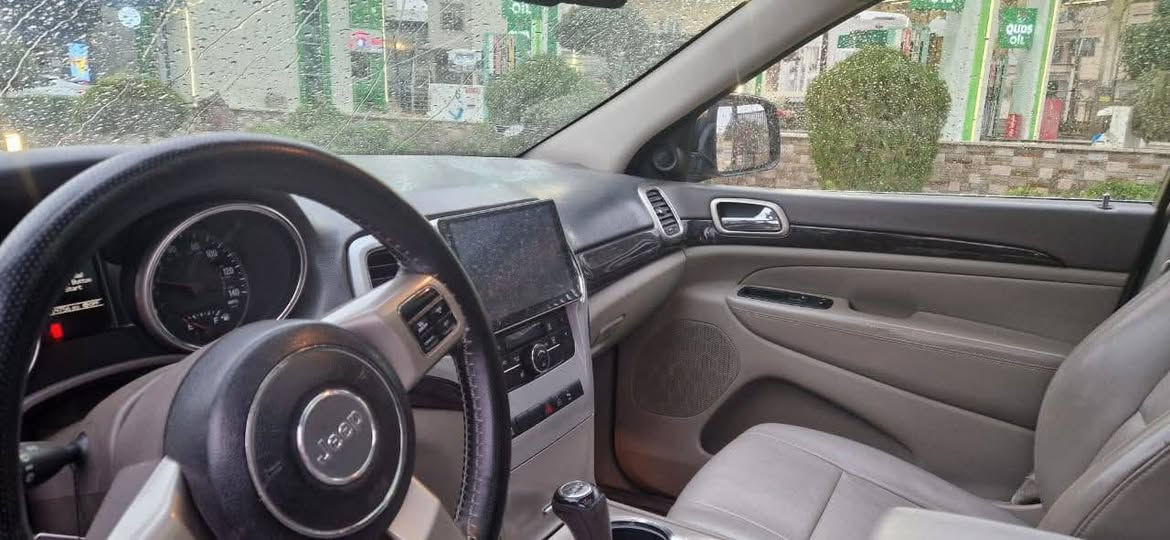 جيب 2011 لمتدد امريكي (سعر مناسب)
مكانها كركوك
سيارة فول مواصفات 
داخل ابيض 
بيها قطعتين مكانها كركوك 
شراي يتصل ***********
