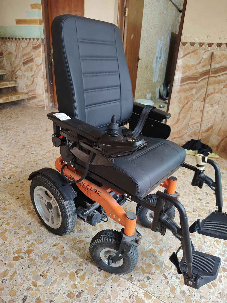 كرسي معوقين ستخدام سبوع واحد للبيع مكاني ديوانية ***********
