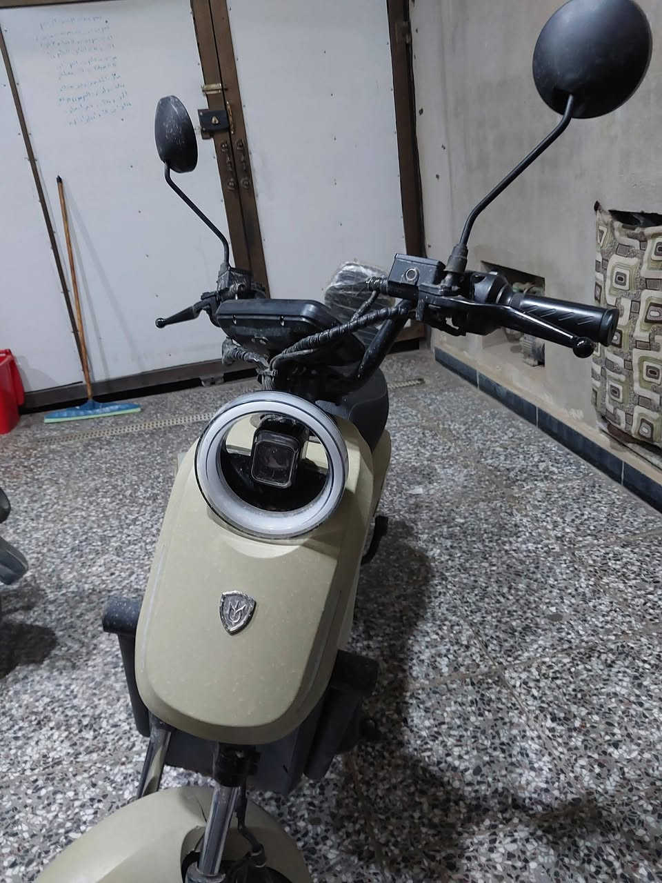 سلام عليكم دراجة شحن  GT918 ماشية ٣٥ مواصفات الدراجة بطارية 🔋 ليثيوم الاصلية مال شركةتيسلا العالمية الدراجة استوردتهة من الخارج تمشيك بل شحنة الواحدة ١٠٠ كيلوا نضام P ونضام R الرجوع للخلف ونضام سرقة الدراجة خير من الله واحلى من الصور الدراجة مابيهة اي نقص سعر الدراجة مليون وبيهة مجال مكان الدراجة بغداد الجديدة للتواصل *********** متوفر فقط واتساب
