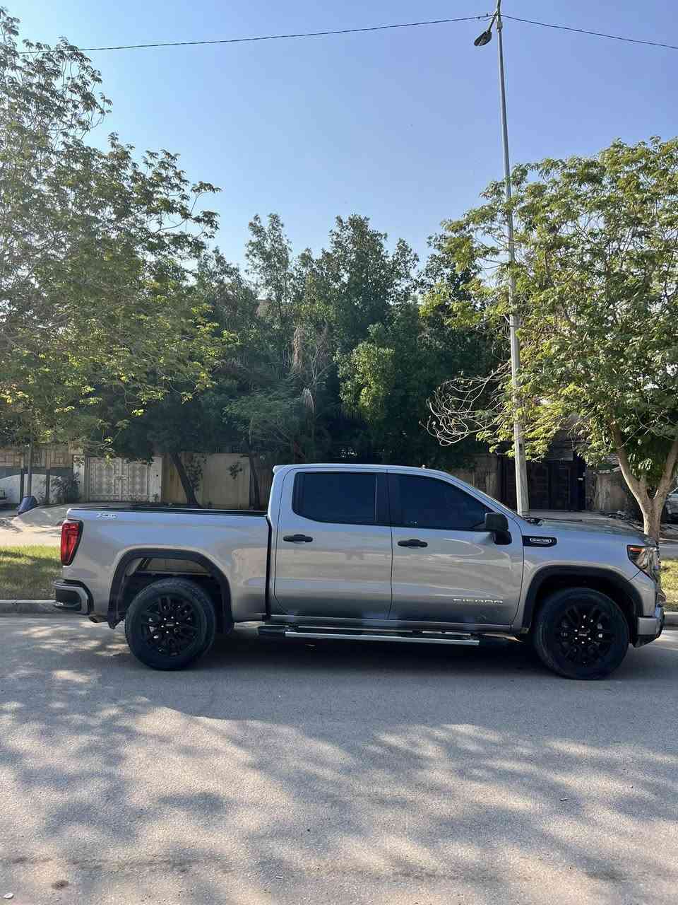 من رخصة الأدمن بيع او مراوس حسب الرغبة
السلام عليكم ..GMC SIERRA

موديل 2024 

محرك 8 سلندر ..

ماشية 9000وقابل للزياده ..

حادثها سطحي خفيف جدا مرفق مع الصور ..

ايرباك دركة فقط..

بدون رقم منفيس بأسمي.. 

السعر المطلوب 315$ وبيها مجال بعد المعاينة

مواصفاتها 🔽

كاميرا الخلفية-  - بصمة - مثبت السرعة - نوافذ كهربائية - شاشة - مراقبة النقطة العمياء - نظام المفتاح الذكي - التحكم التلقائي في درجة الحرارة - مقاعد كهربائية - 2 وسادة هوائية - 8  - مصابيح زينون الأمامية - المصابيح الأمامية ليد - مانع الانزلاق - أبل كاربلاي - التشغيل عن بعد - 4x4 - ABS - - شاحن لاسلكي  - كشافات ضباب وبقية المواصفات المعروفة 

📍مكانها كربلاء - بابل 

بقية التفاصيل الاتصال فقط لطفاً ***********
