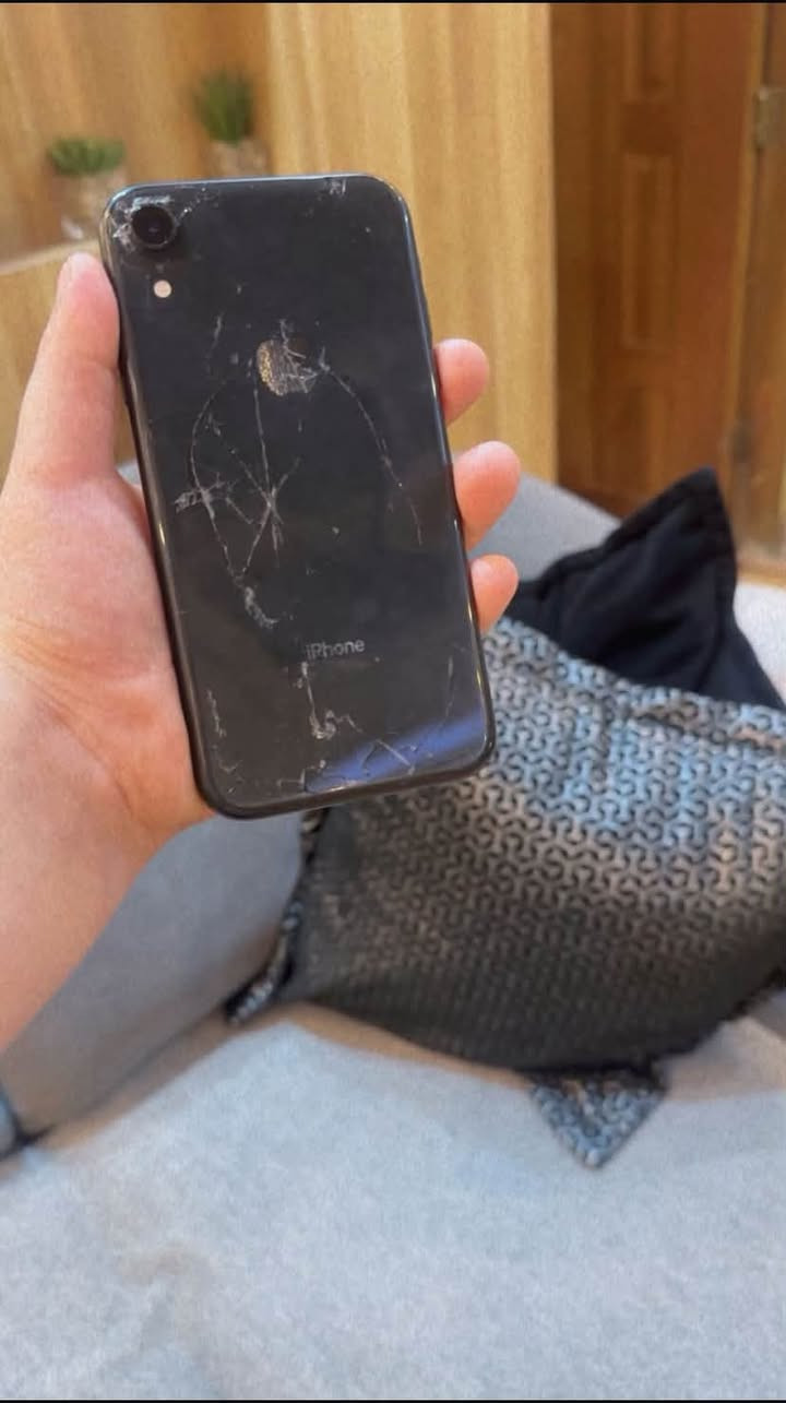 ايفون XR جهاز نضيف بلادي ما مبدل اي شي ولا داخل صيانه جهاز فقط ضهره مكسور وبطاريه ٧٩ بلاديه الجهاز كفاله عامه سعره ٢٠٠ وبي مجال مكاني بغداد رقمي *********** واتساب فقط فقط بالعافيه الي ياخذه جهاز لا يفوتكم❤️👌
