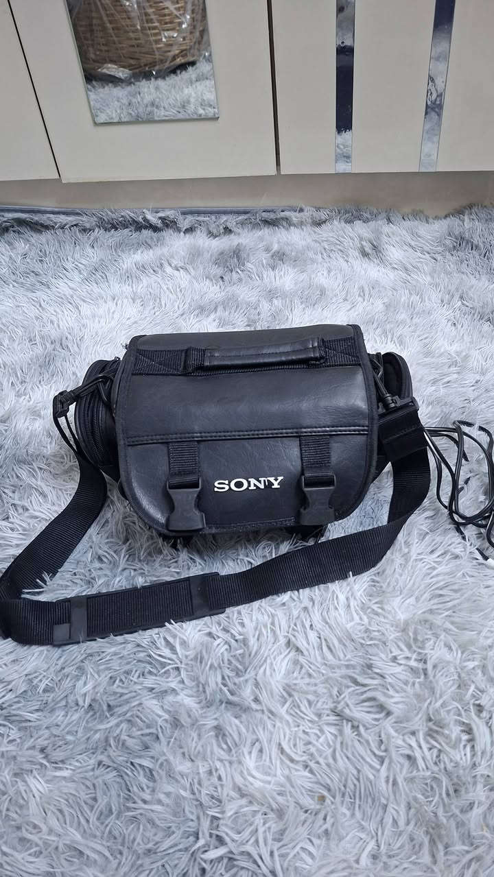 السلام عليكم للبيع كامره فديو نضيفه مستخدمه قليل الي يحب يتواصل وياي واتساب ***********
🌹Sony🔎 900X 40X Zoom🔍🌹
100 الف
